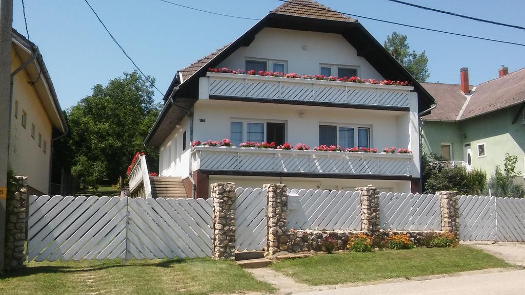 Betti Vendégház Alsópáhok Exterior foto